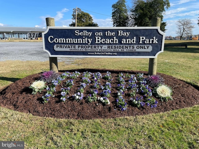 community / neighborhood sign with a yard