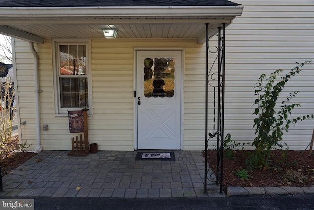 doorway to property featuring covered porch