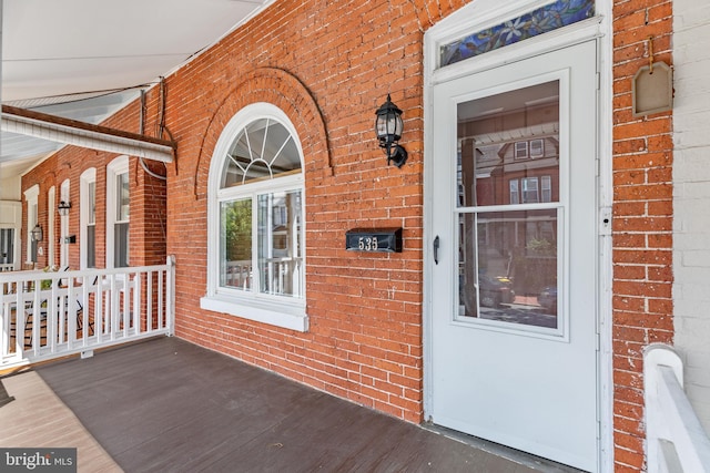 property entrance featuring a porch