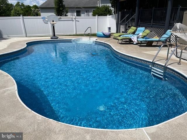 view of swimming pool featuring a patio