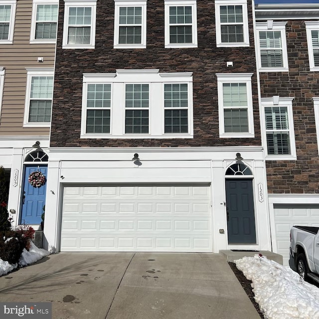 view of front of house featuring a garage