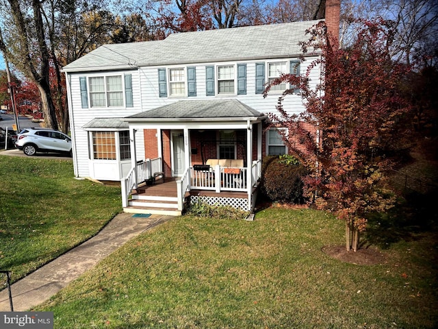 view of front facade with a front lawn