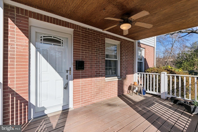 deck with ceiling fan