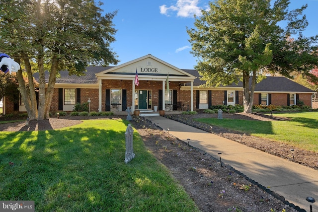 view of front of home featuring covered porch and a front lawn