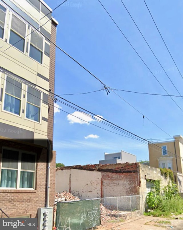 Listing photo 2 for 1515-17 N 28th St, Philadelphia PA 19121