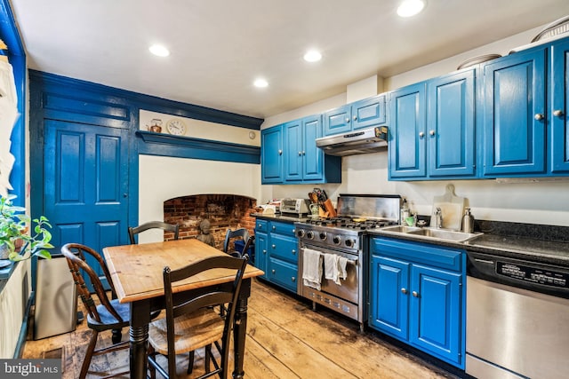 kitchen featuring appliances with stainless steel finishes, light hardwood / wood-style flooring, and blue cabinets