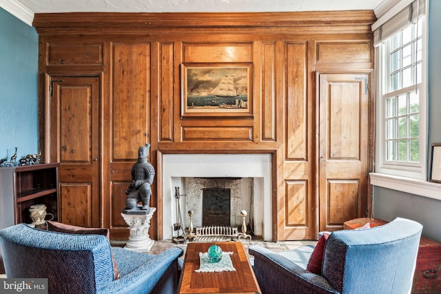 sitting room with ornamental molding