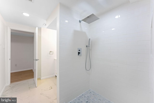 bathroom featuring a tile shower