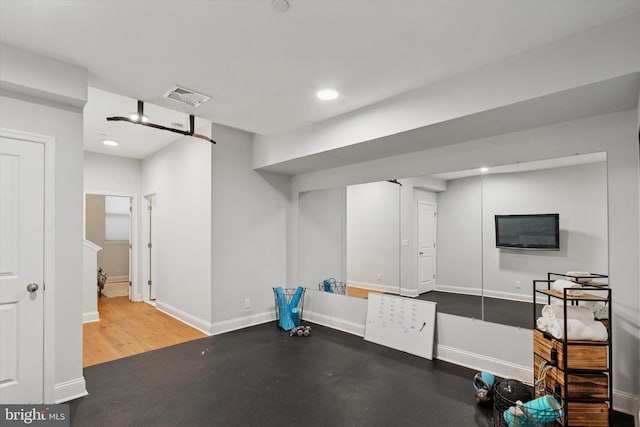 workout area with recessed lighting, baseboards, visible vents, and wood finished floors