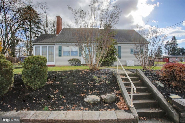 view of front of home with a front yard