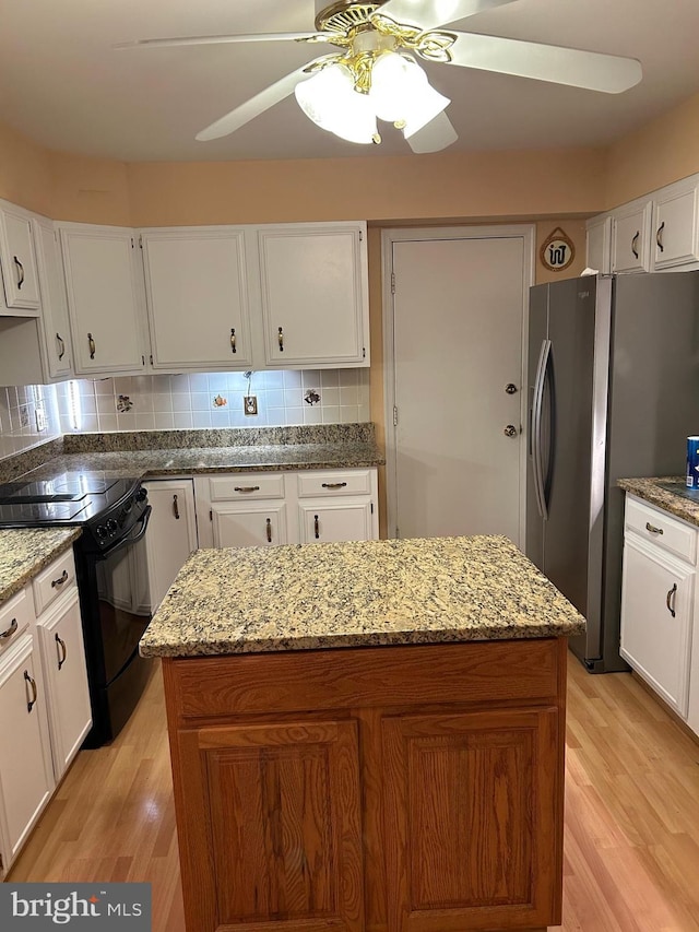 9221 Greenhouse Cir, Nottingham, MD 21236 - kitchen with black range with electric cooktop, freestanding refrigerator, light wood-type flooring, and a ceiling fan