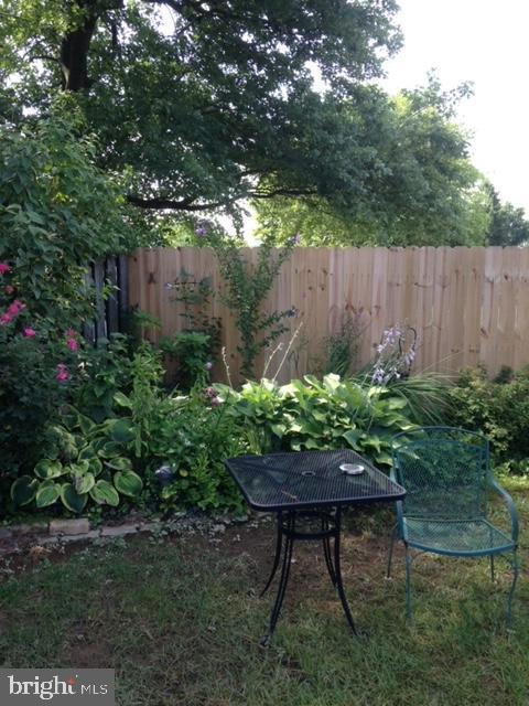 9221 Greenhouse Cir, Nottingham, MD 21236 - view of yard