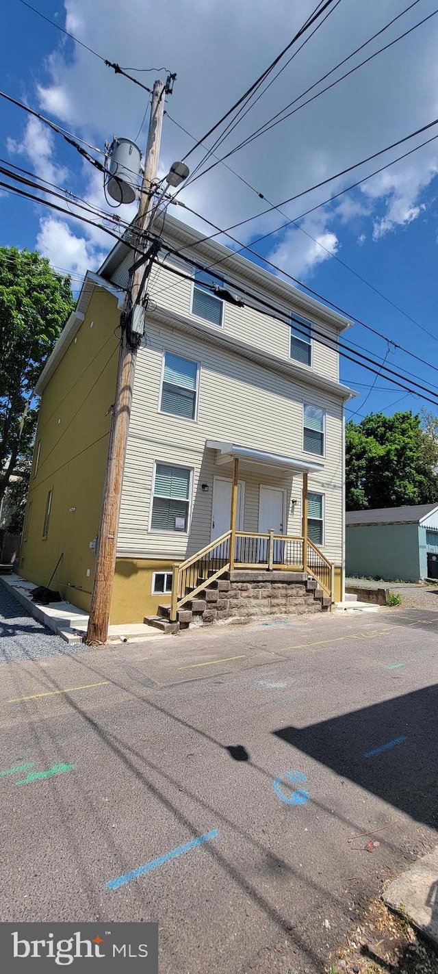 view of front of home