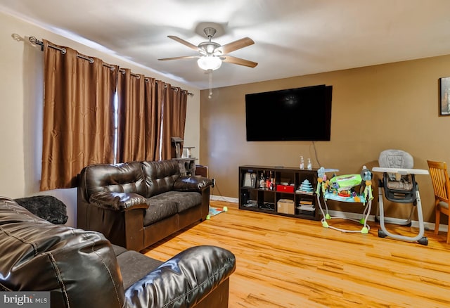 living room featuring hardwood / wood-style flooring and ceiling fan