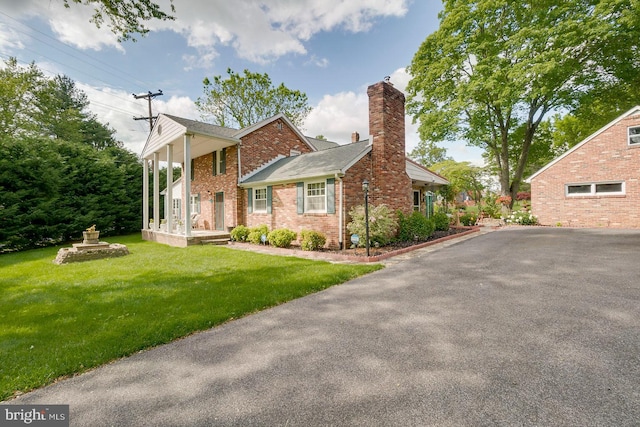 view of front of house with a front lawn