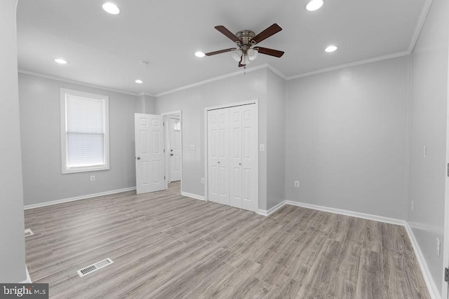 unfurnished bedroom with ceiling fan, a closet, crown molding, and light hardwood / wood-style flooring