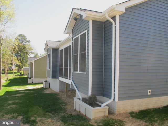1240 Shore Dr, Colonial Beach, VA 22443 - view of side of property with a yard