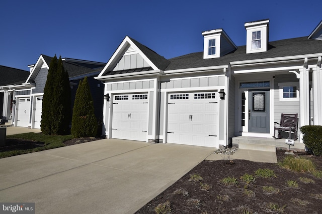 view of front facade featuring a garage