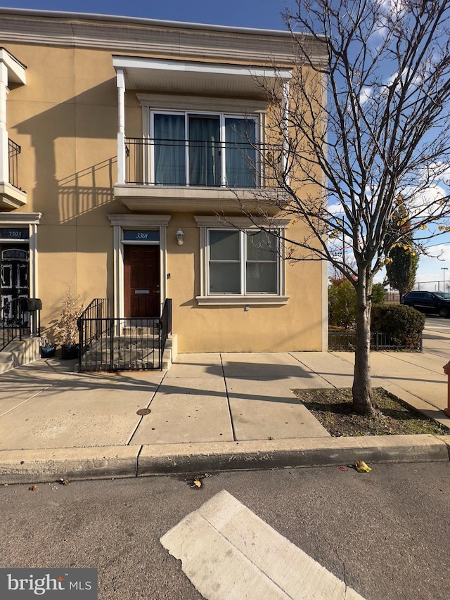 view of front of house with a balcony