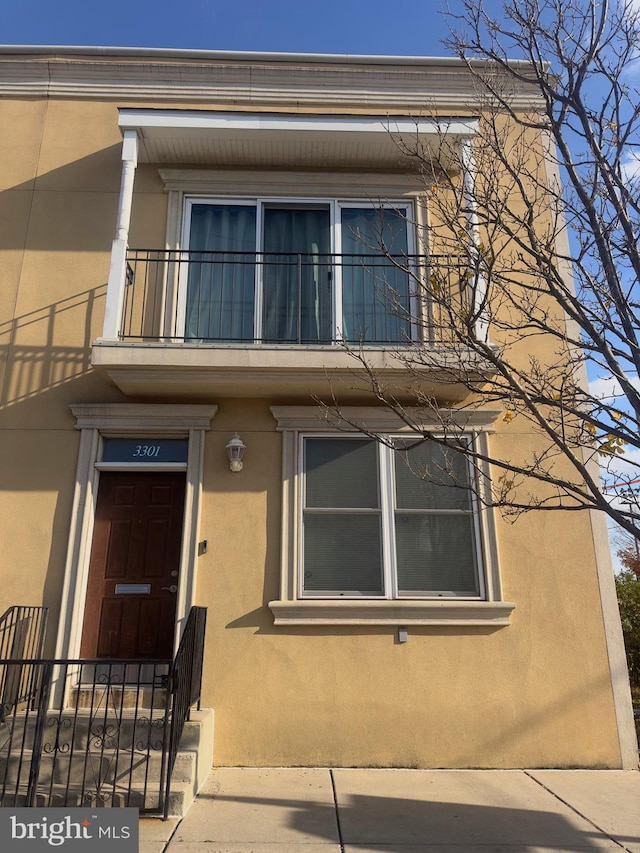 view of front of house with a balcony