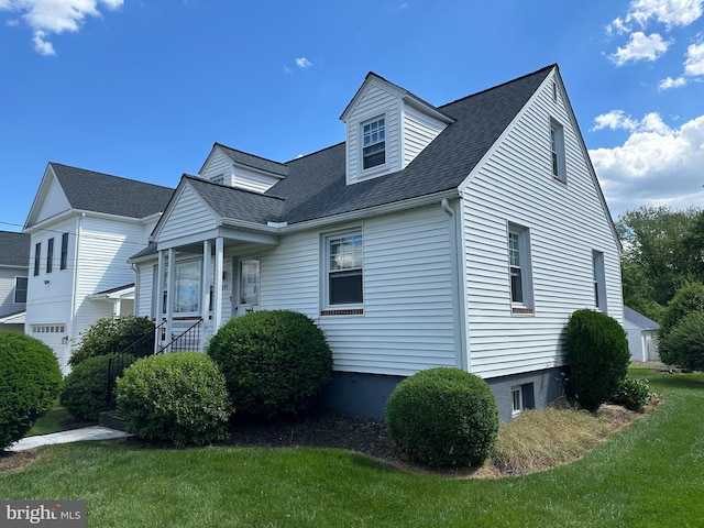 view of front facade featuring a front yard