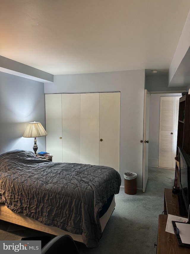 bedroom featuring carpet flooring