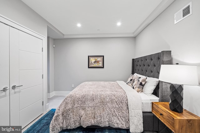 bedroom featuring baseboards, visible vents, and recessed lighting