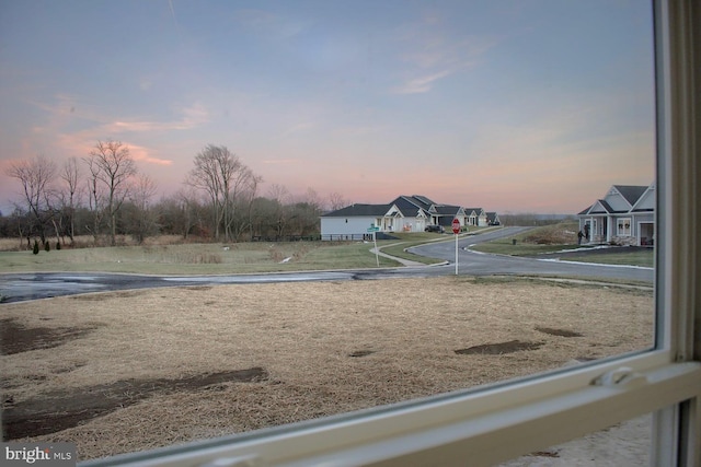 view of yard at dusk