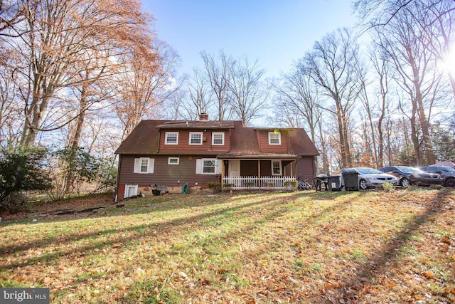 view of front of home with a front lawn and covered porch