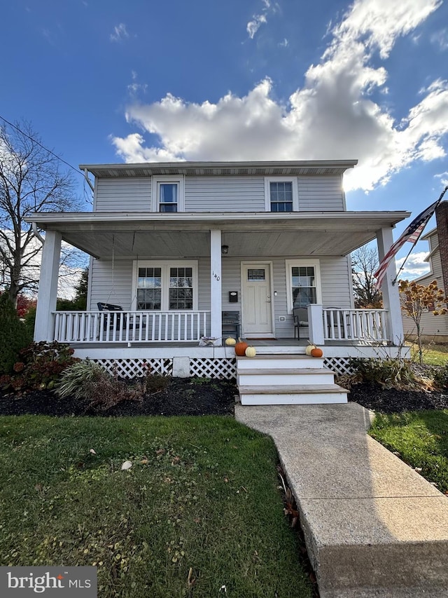 view of front of home featuring a front yard