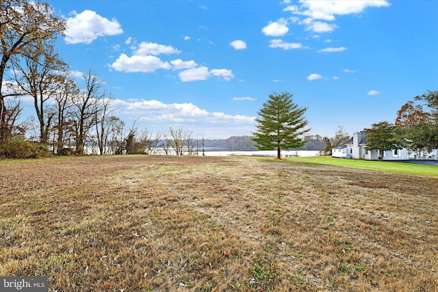 view of yard featuring a water view