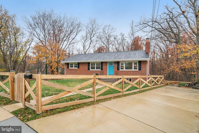 view of front of house featuring a front yard