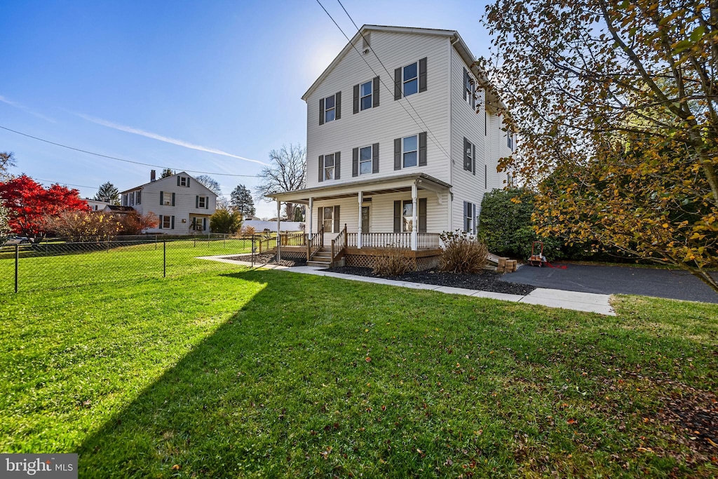 view of front of home featuring covered porch and a front yard