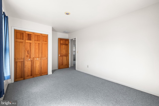 unfurnished bedroom with carpet flooring and a closet