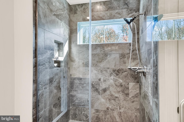 bathroom featuring a tile shower