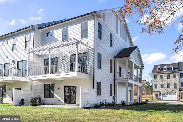 view of front facade featuring a front lawn and a pergola