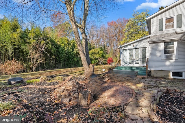 view of yard featuring a patio area