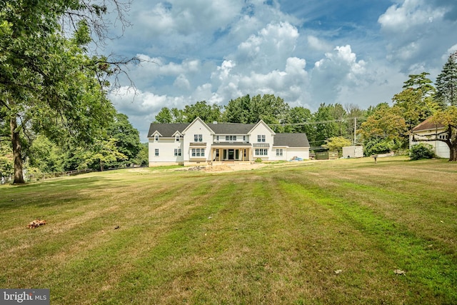 view of front of home featuring a front lawn