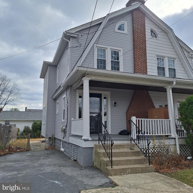 view of front of house featuring covered porch