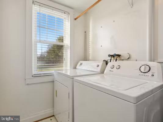 laundry area featuring washer and clothes dryer