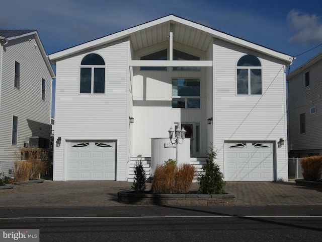 view of front facade featuring a garage