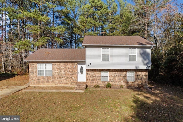 tri-level home featuring a front lawn