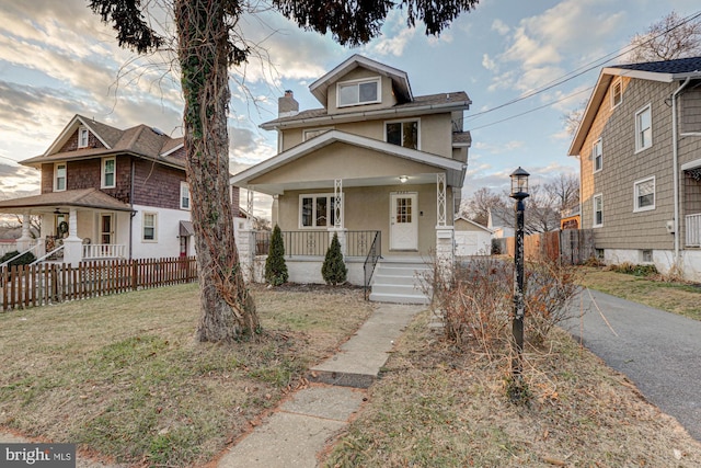 view of front of house with a front lawn and covered porch