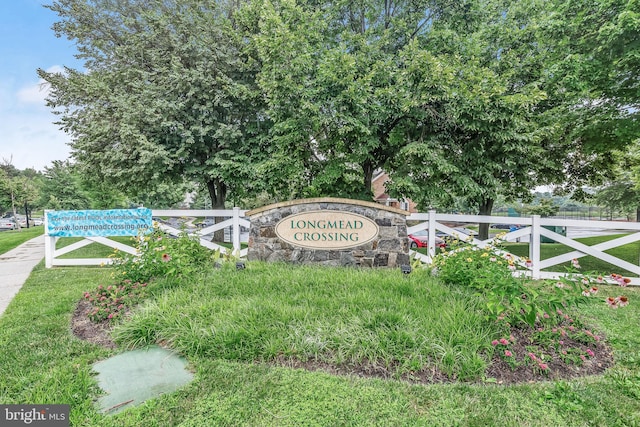 view of community / neighborhood sign