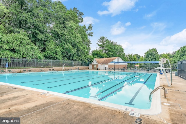 view of swimming pool