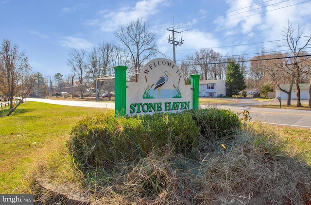 community sign featuring a lawn