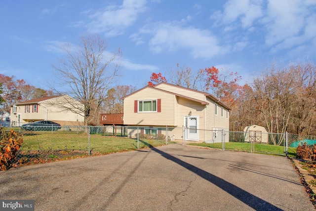 view of front of property with a front yard