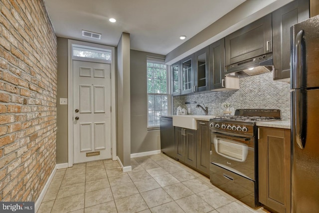 510 Druid Hill Ave, Baltimore, MD 21201 - kitchen with under cabinet range hood, black appliances, a sink, light countertops, and tasteful backsplash