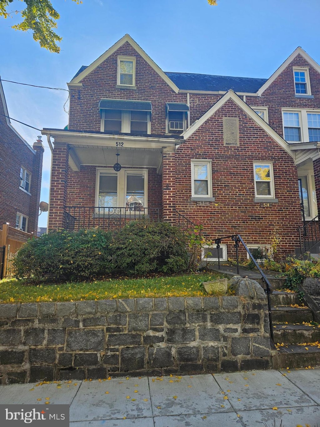 view of front facade featuring a porch