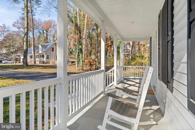 balcony featuring covered porch